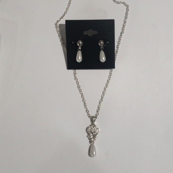 Elegant Silver-Tone Necklace & Earring Set Faux Pearl Teardrop Accents Women's - Picture 3 of 8